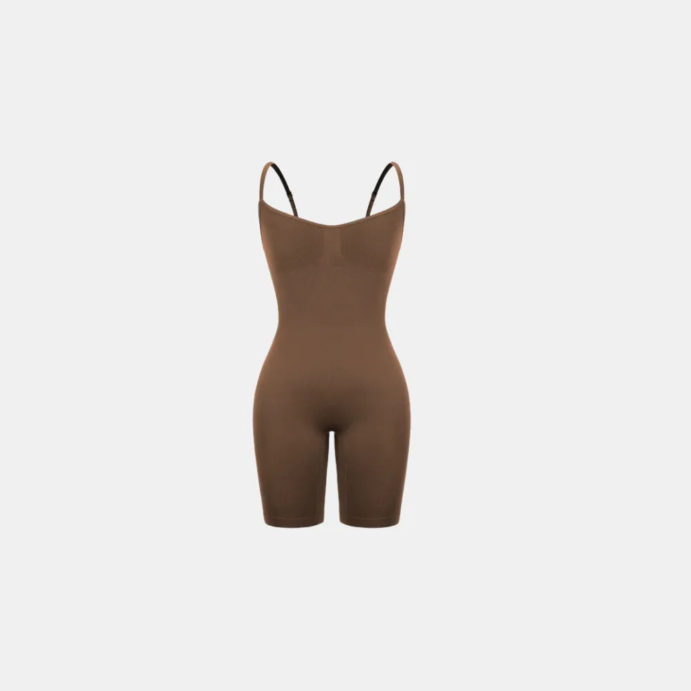 Body Elegance moldeador marrón, visto da frente, con tirantes finas y design que moldea suavemente o corpo, proporcionando comodidad y discrição sob as roupas.