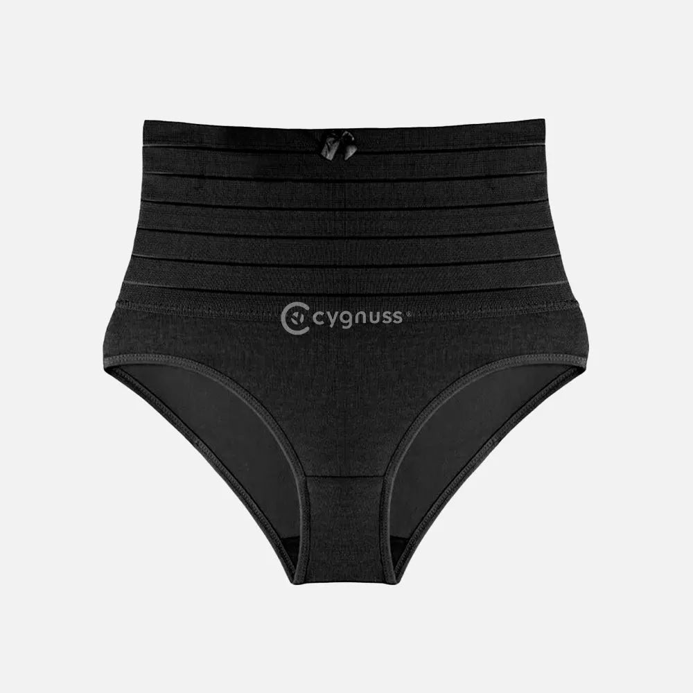 Imagem de uma calzón moldeador preta con faixas de elástico de compresión na região abdominal. A peça é de modelo alto, proporcionando soporte y moldeado para a cintura, con o logo da Cygnuss visível na parte frontal.