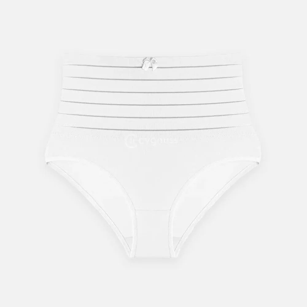Imagem de uma calzón moldeador branca con faixas de elástico de compresión na região abdominal. A peça possui modelo alto y é projetada para fornecer soporte y moldeado para a cintura, con o logo da Cygnuss visível na parte frontal.